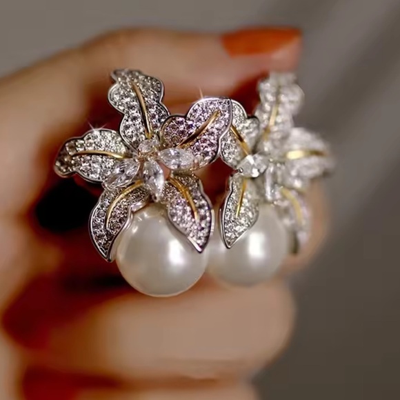 Anthropologie Jewelry - Luxury Pearl Flower Elegant Silver Crystal lEarrings